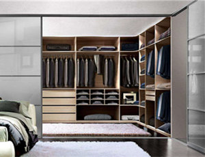 作為投資者，加盟定制衣柜時(shí)要考慮哪些因素