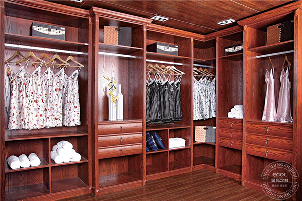 如何挑選一個真正的實木衣柜?