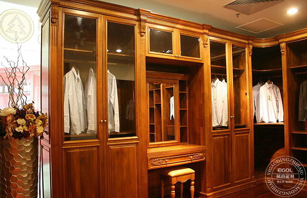 如何挑選一個真正的實木衣柜?
