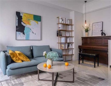 在客廳設(shè)計了個隔斷，讓整個家都變了樣