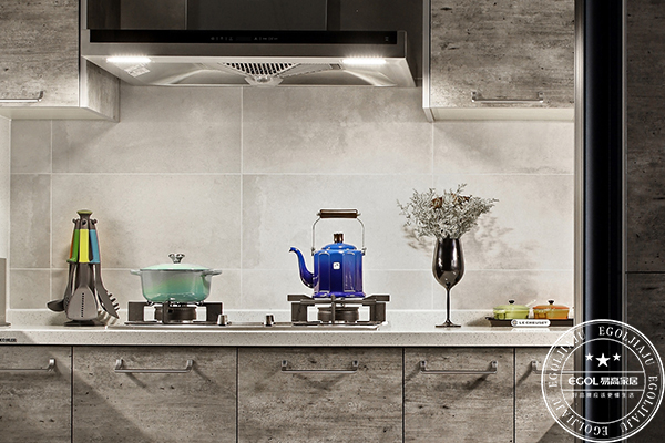 全屋定制廠家怎么安裝廚房的？